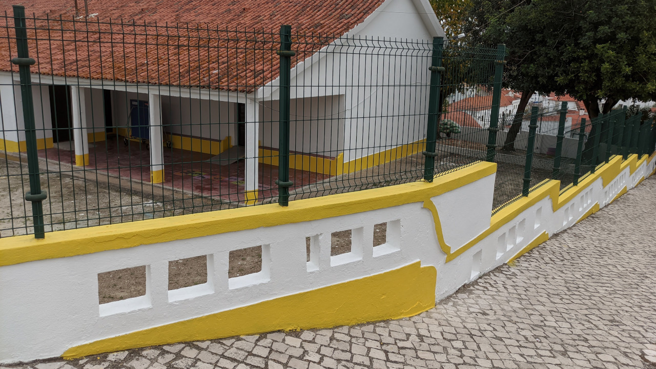 Intervenção de pintura na antiga Escola dos Açougues