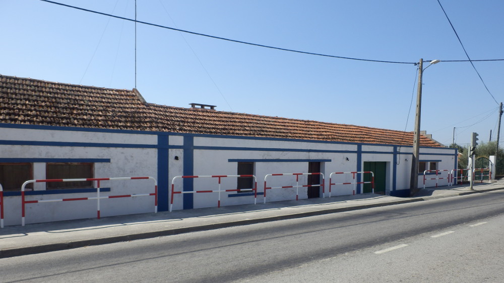 Instalação de barreiras de segurança na Rua da Foz