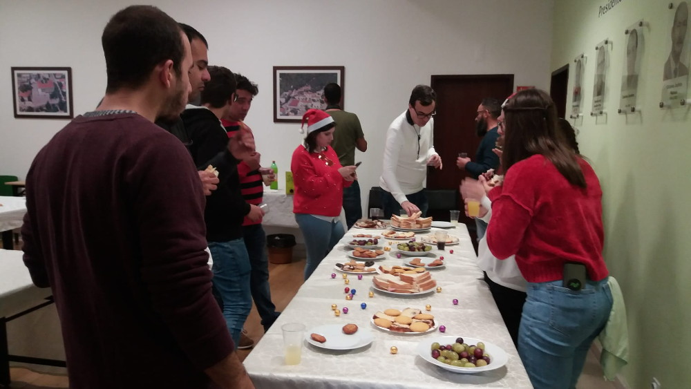 Oferta de lanchinhos aos atuantes do Mercadinho pela UFASSS