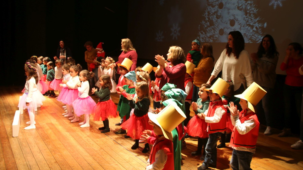 Festa de Natal do CCBSJOQ ilumina Auditório Municipal