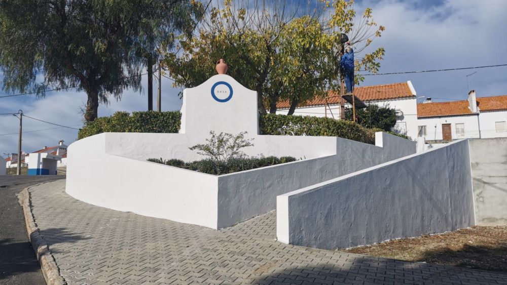 Junta dá seguimento aos trabalhos de pintura na aldeia de Arêz