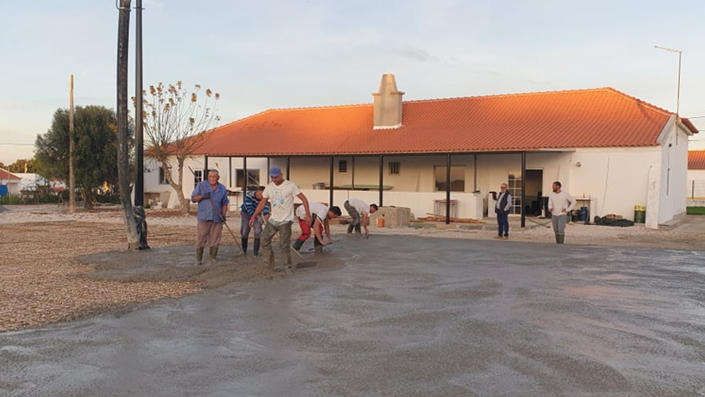 GD Montevil: pista de dança cimentada e pronta para bailes