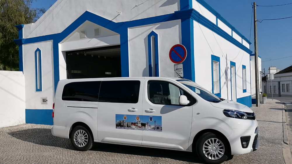 Junta tem nova carrinha para transporte de crianças