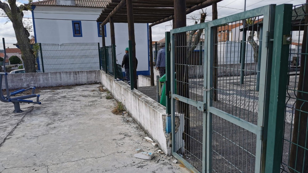 Ação de manutenção no Parque Desportivo do Bairro do Laranjal