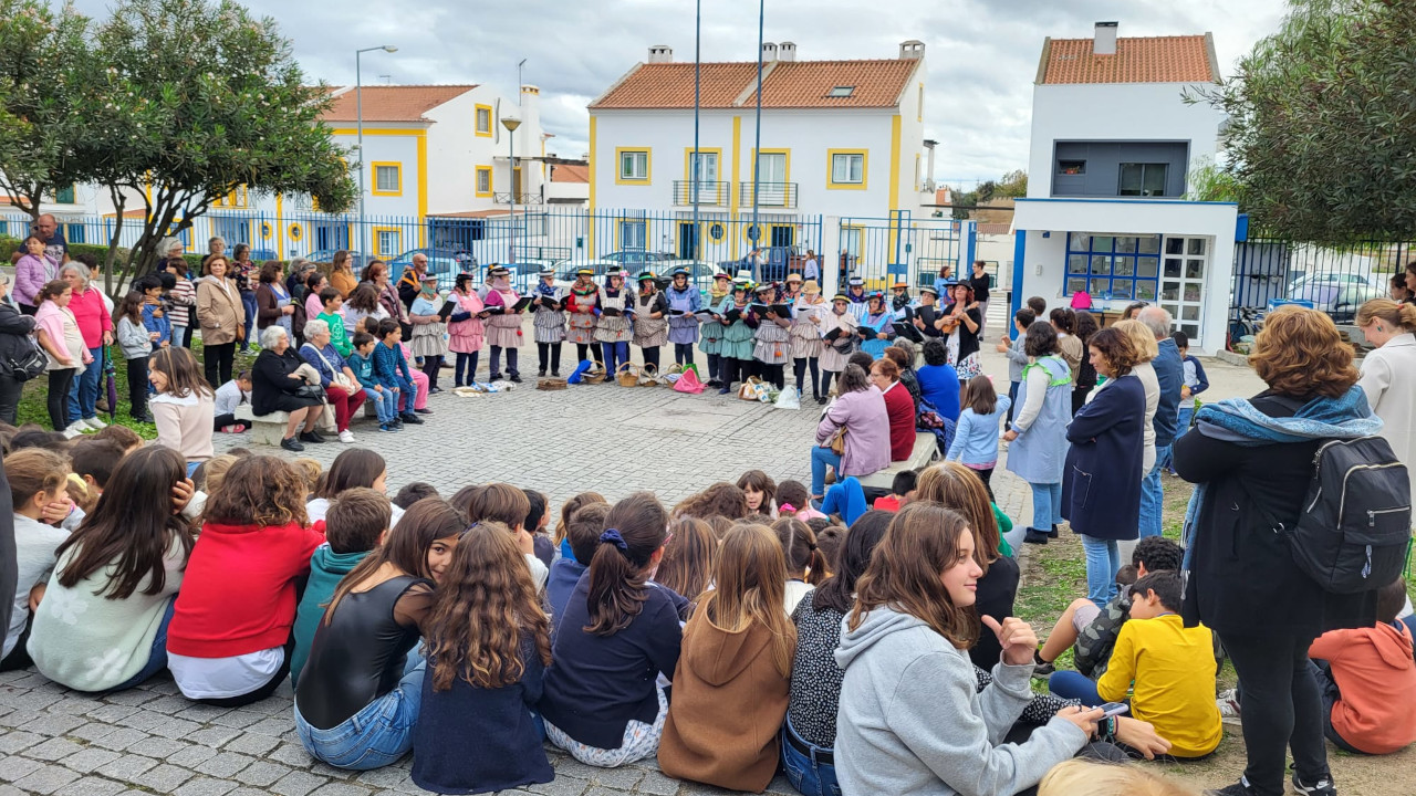 Cantadeiras das Aldeias atuaram na festa de S. Martinho da EB Pedro Nunes