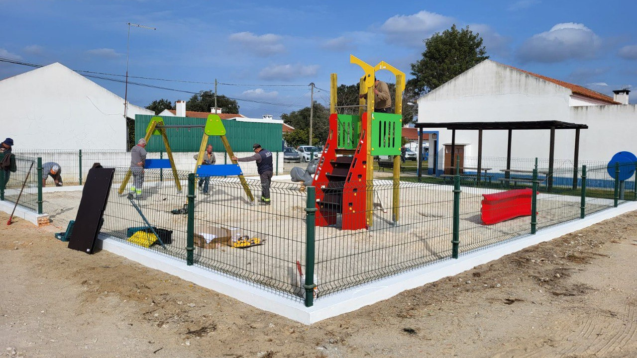 Renovação do Parque Infantil de Foros de Albergaria