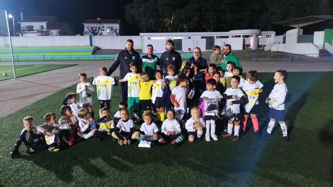 UFASSS oferece 100 kits de aquecimento a escalões de formação do ACA