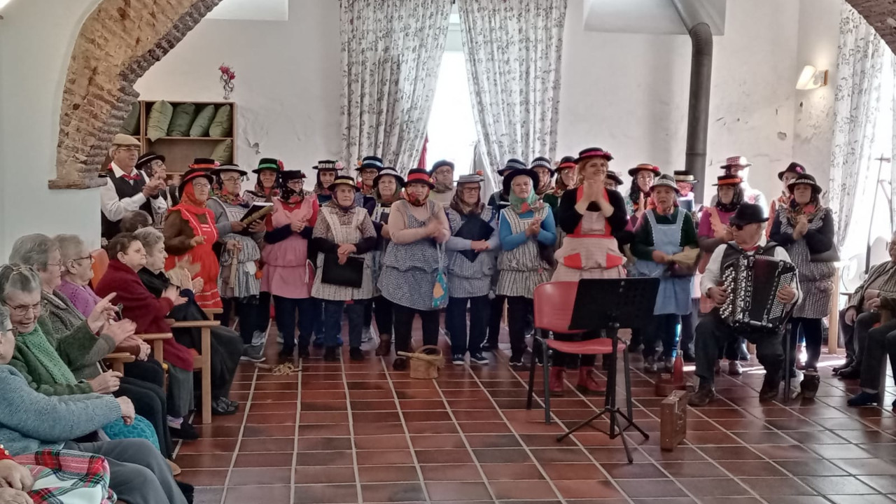 Atuações das Cantadeiras das Aldeias alegram lares em todo o concelho