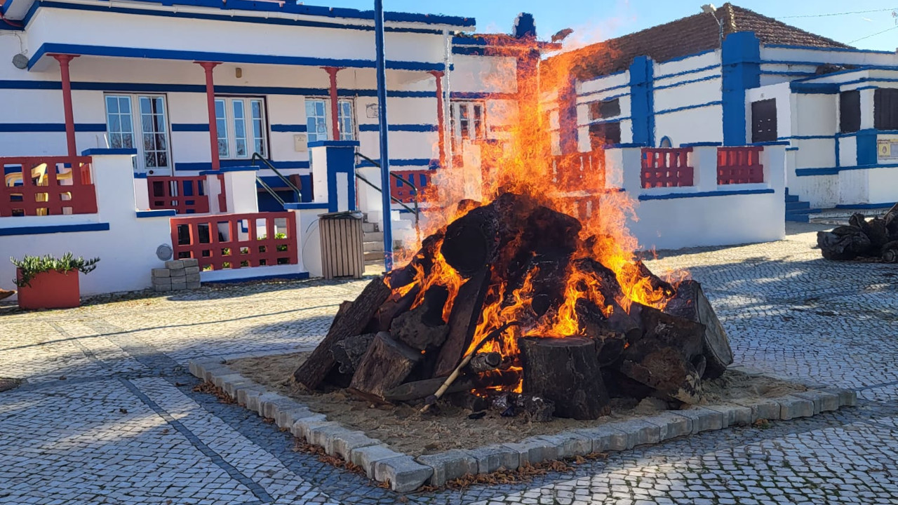 Madeiro de Natal já se encontra aceso em Santa Susana